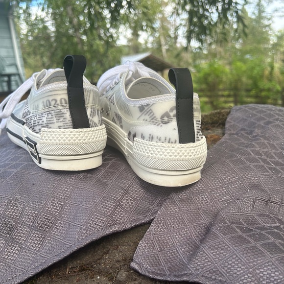 Dior b23 x Daniel arsham newspaper low top sneakers - Picture 3 of 5
